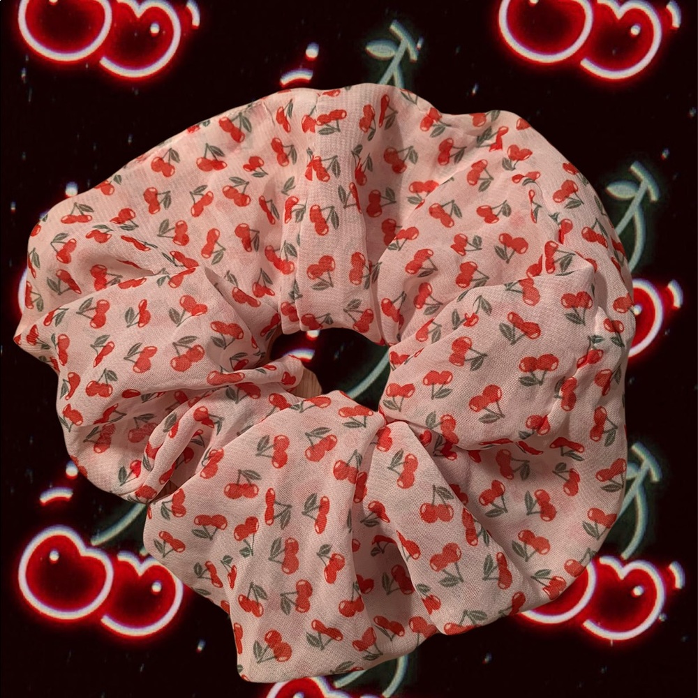 ♥️ 🍒 GIANT SCRUNCHIE 🍒 ♥️